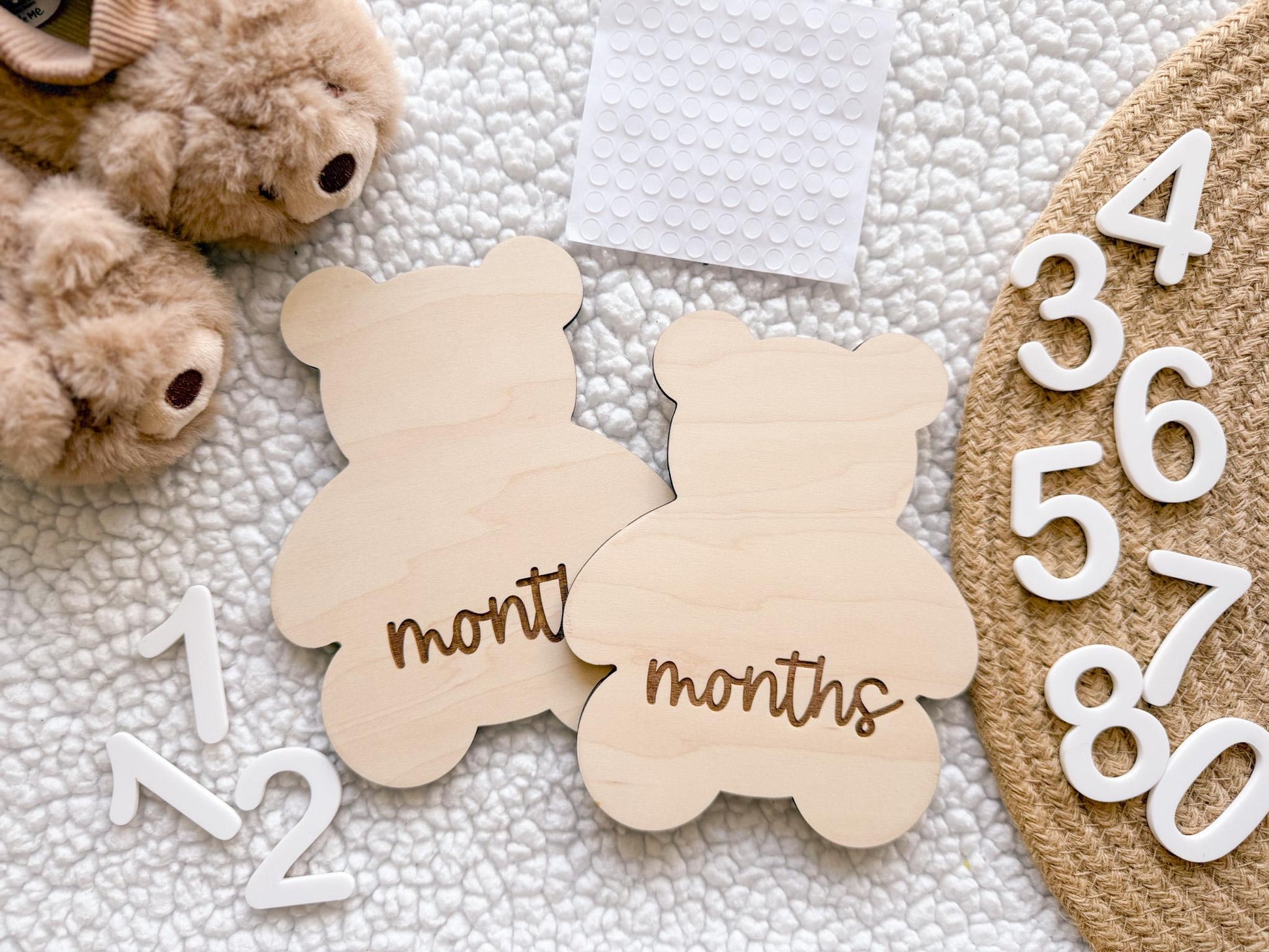 Teddy Bear Monthly Milestone Marker, Interchangeable Month Baby Bear Milestone cards, Monthly Wooden Milestone Discs, Baby Photo Signs