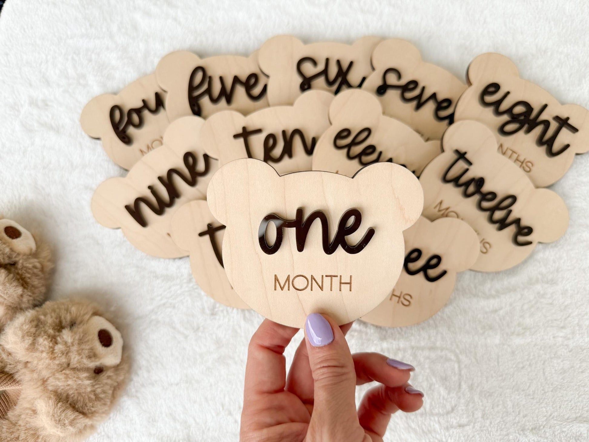 Teddy Bear Monthly Milestone Marker, Interchangeable Month Baby Bear Milestone cards, Monthly Wooden Milestone Discs, Baby Photo Signs