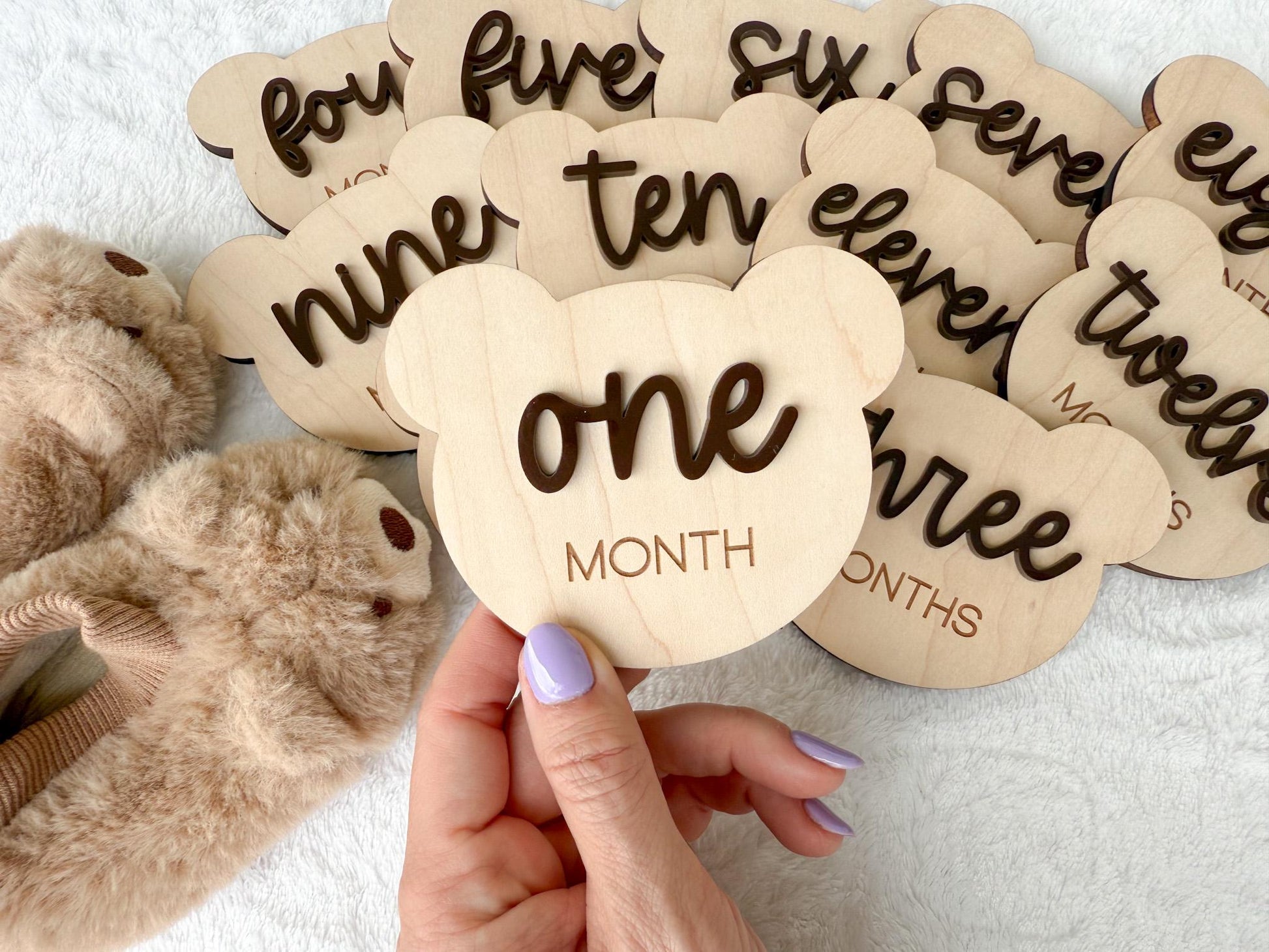 Teddy Bear Monthly Milestone Marker, Interchangeable Month Baby Bear Milestone cards, Monthly Wooden Milestone Discs, Baby Photo Signs