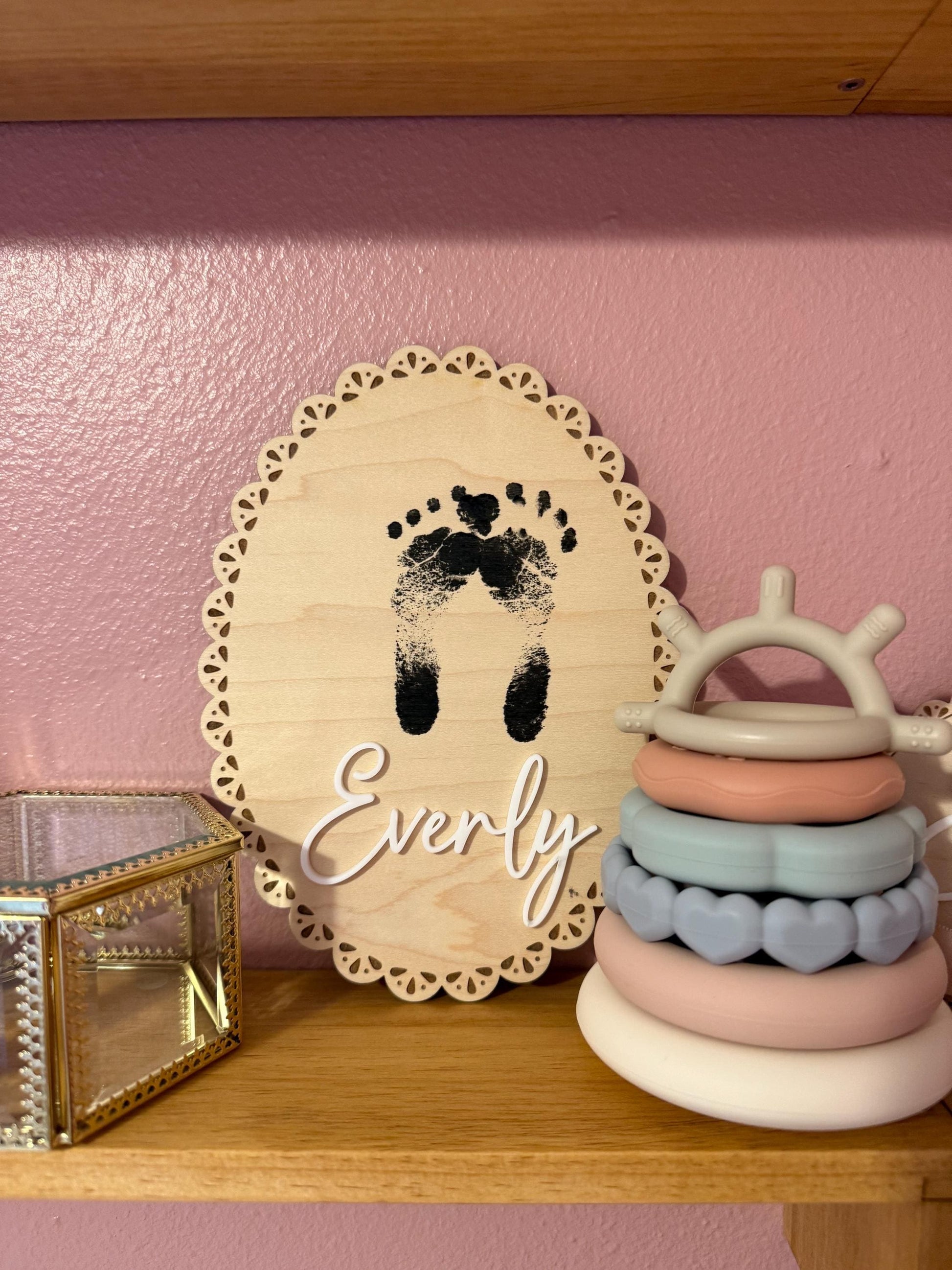 Scalloped Newborn Footprint Sign