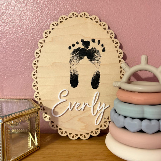 Scalloped Newborn Footprint Sign