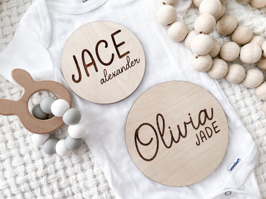 Wooden name Sign, Birth Announcement Hospital Sign, Personalized Baby Name Circle, Newborn Photo Prop, Baby Name Engraved Wood Sign